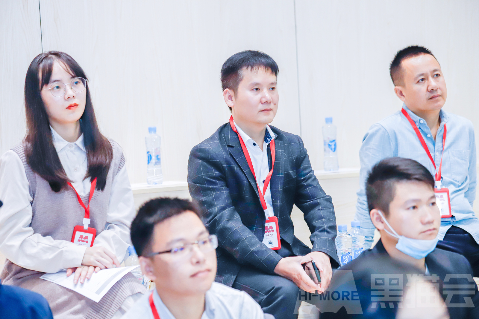 會議活動培訓課學員在認真聽講