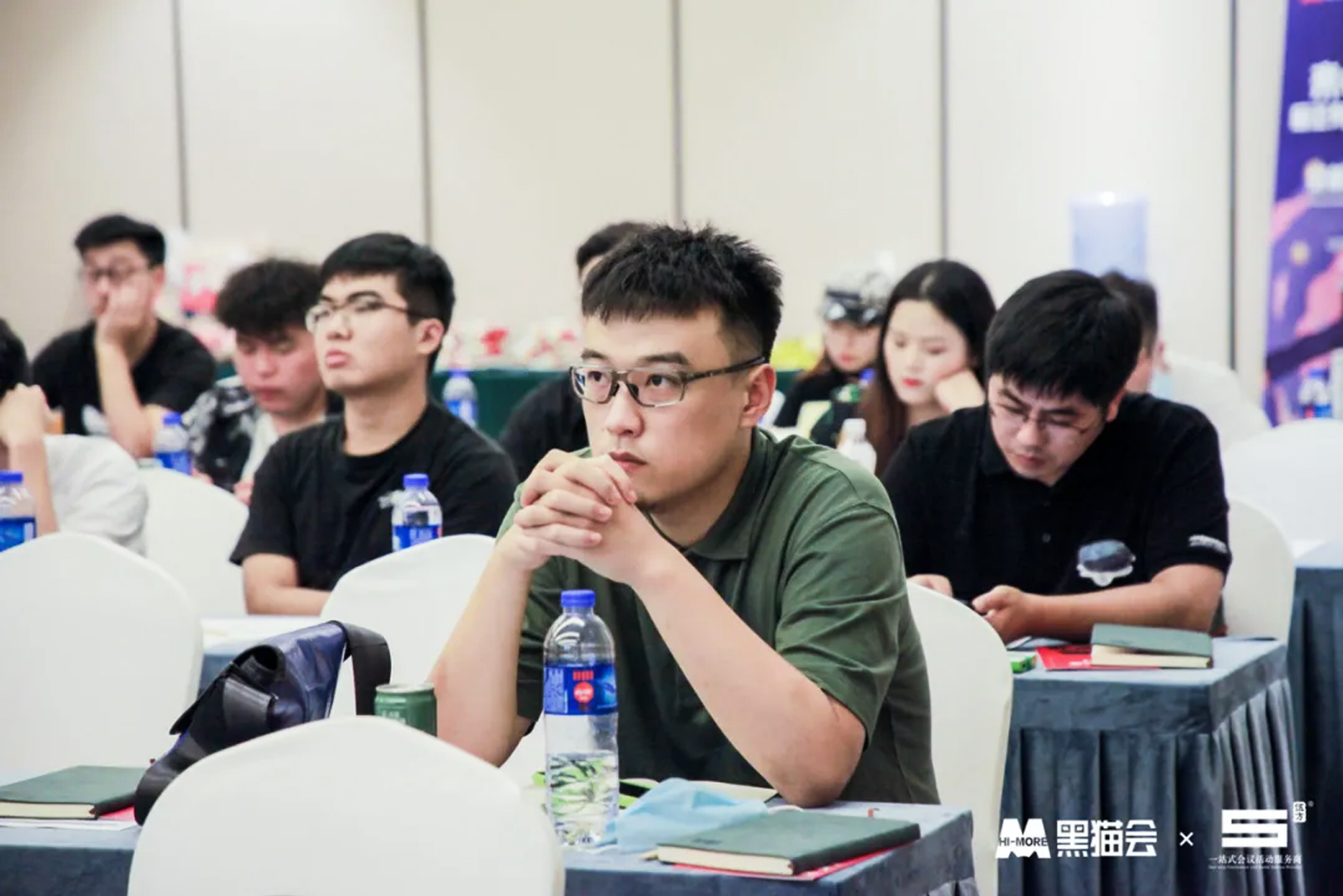 學(xué)員在認(rèn)真思考活動(dòng)執(zhí)行模擬訓(xùn)練題