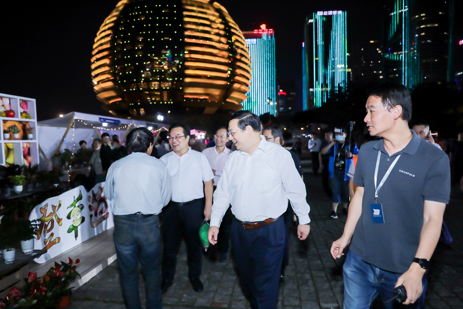 杭州市領導逛登豐造集夜市