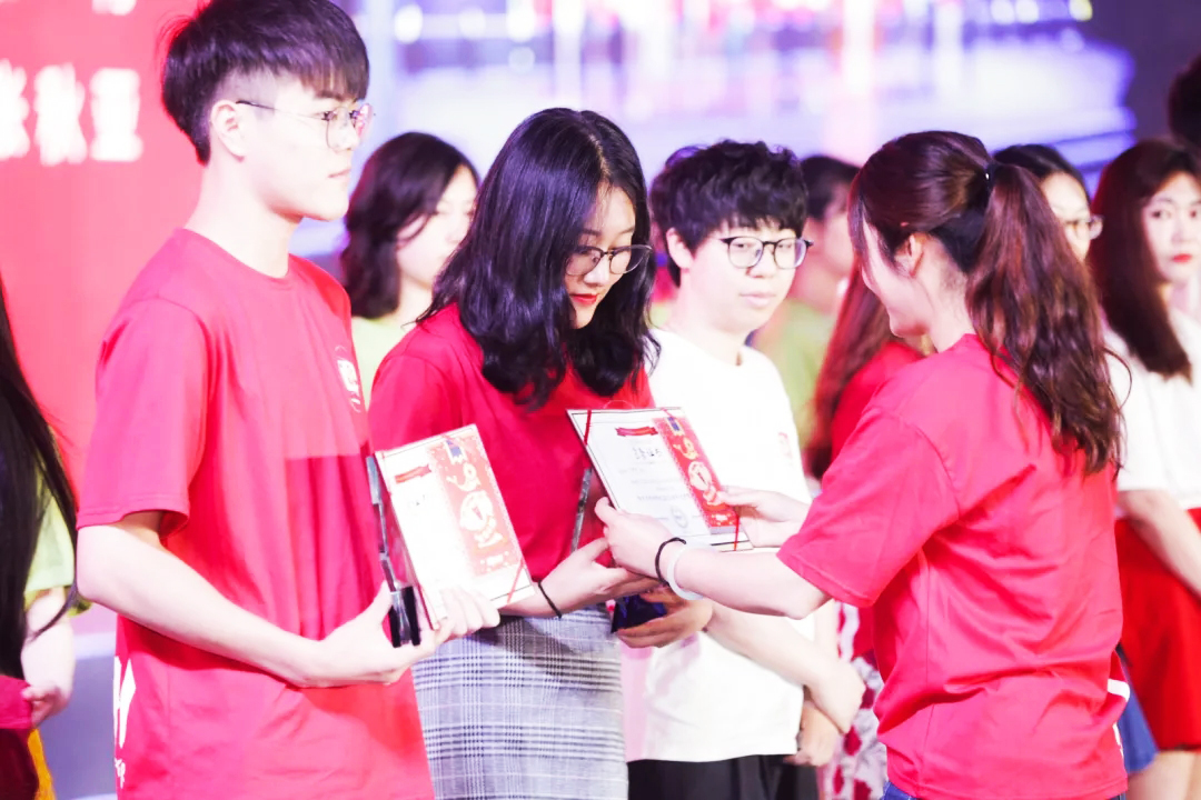 新東方年會(huì) 新東方2019財(cái)年總結(jié)表彰暨2020財(cái)年工作部署動(dòng)員大會(huì)