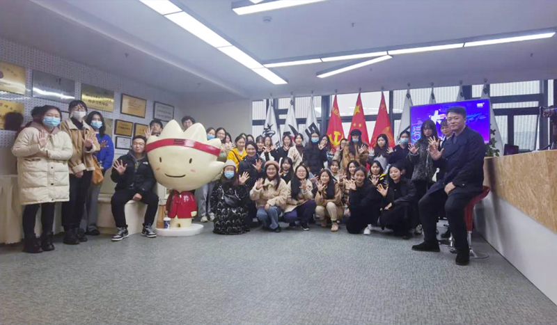 浙江農林大學暨陽學院人文學院廣告系師生在伍方留影