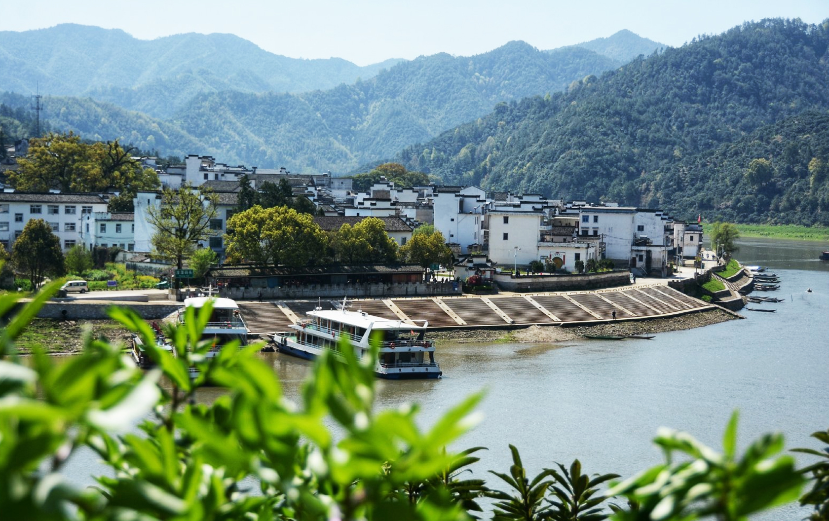 新安江沿岸風光