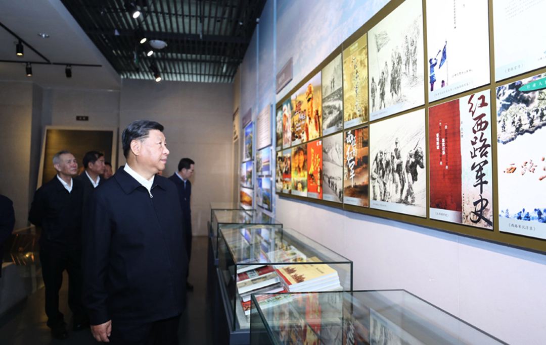 習總書記在高臺縣參觀中國工農紅軍西路軍紀念館
