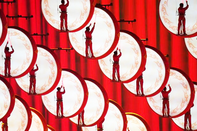 《偉大征程》《戰(zhàn)旗美如畫(huà)》表演