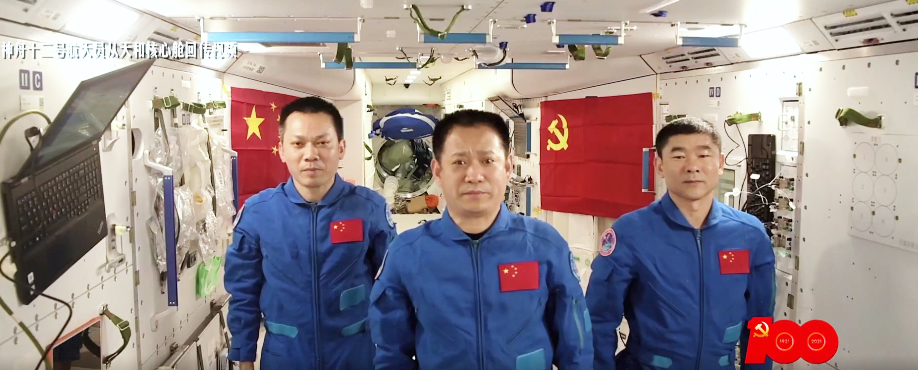 航天員從太空發(fā)來(lái)祝福