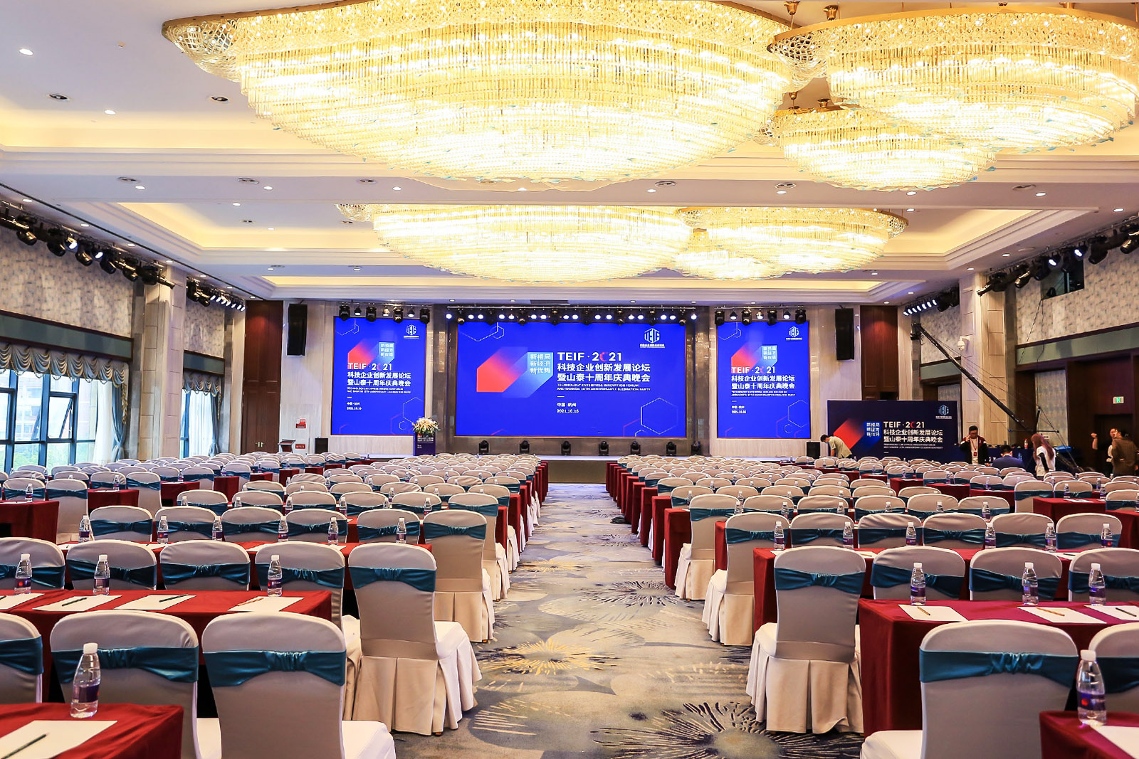 伍方活動執行團隊在布置會場