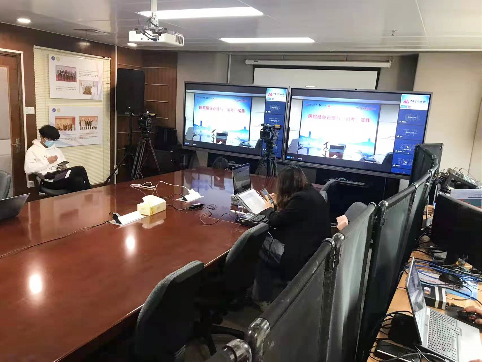2021中國(guó)醫(yī)院質(zhì)量大會(huì)數(shù)字直播推流技術(shù)保障現(xiàn)場(chǎng)