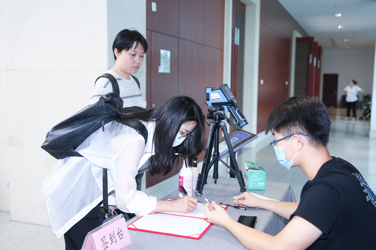 參會(huì)者入場(chǎng)簽到環(huán)節(jié)