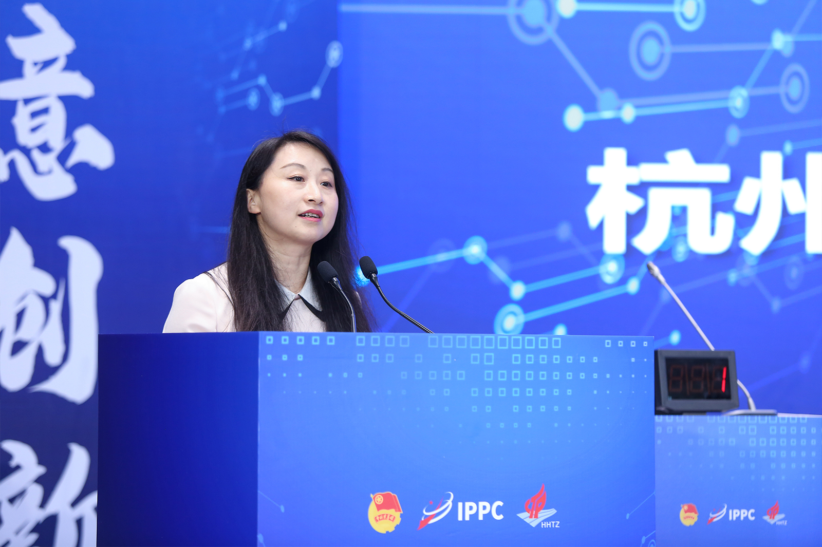 杭州市市場(chǎng)監(jiān)督管理局黨委委員、副局長(zhǎng)林霄致辭