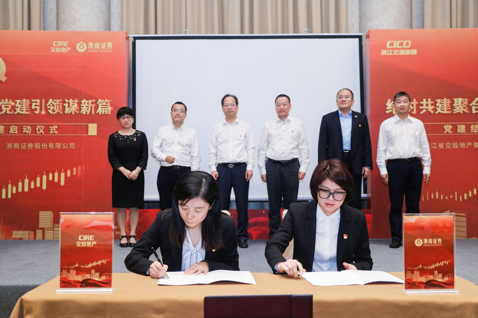 雙方代表結(jié)對簽約環(huán)節(jié)