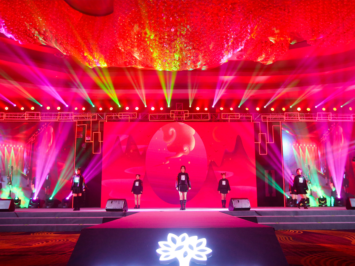 年會場地舞美效果