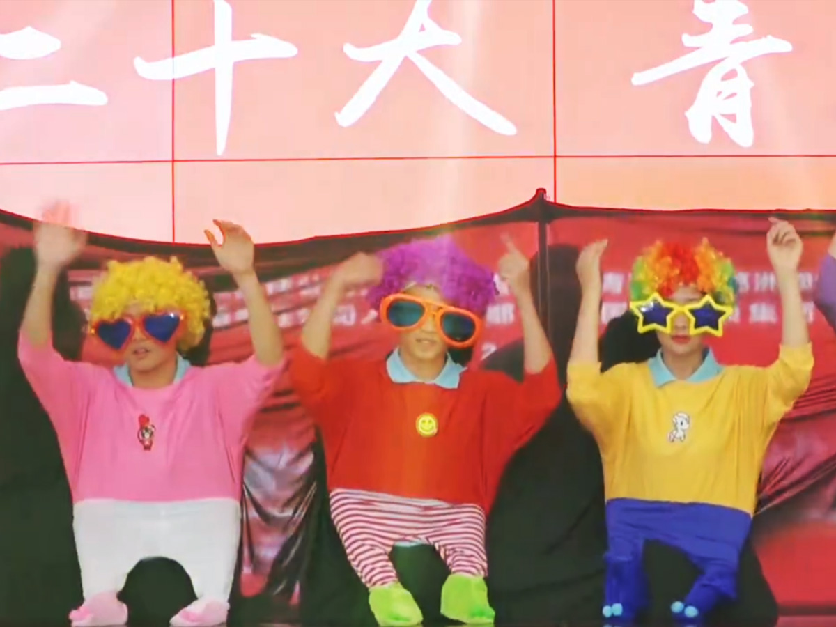 趣味搞笑的小人舞