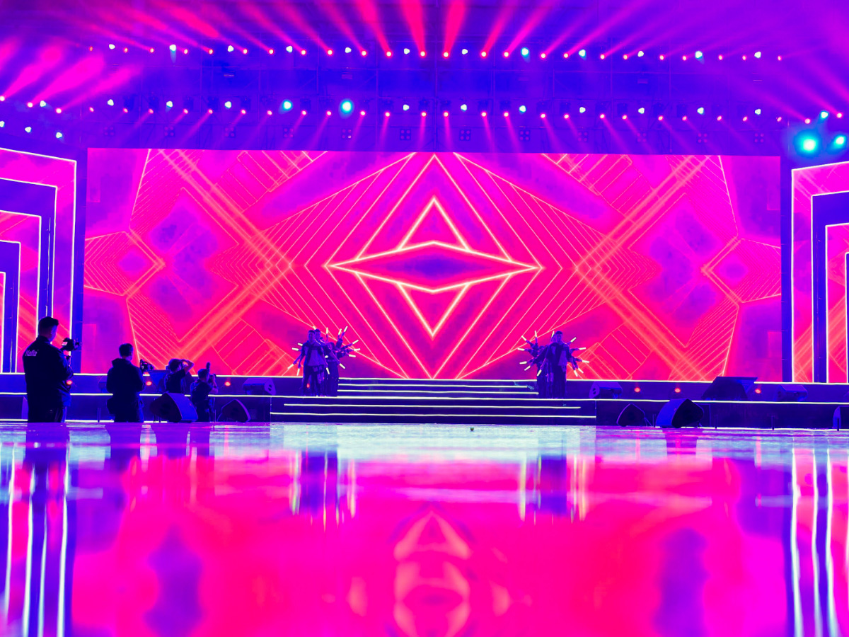 年會(huì)盛典表演現(xiàn)場