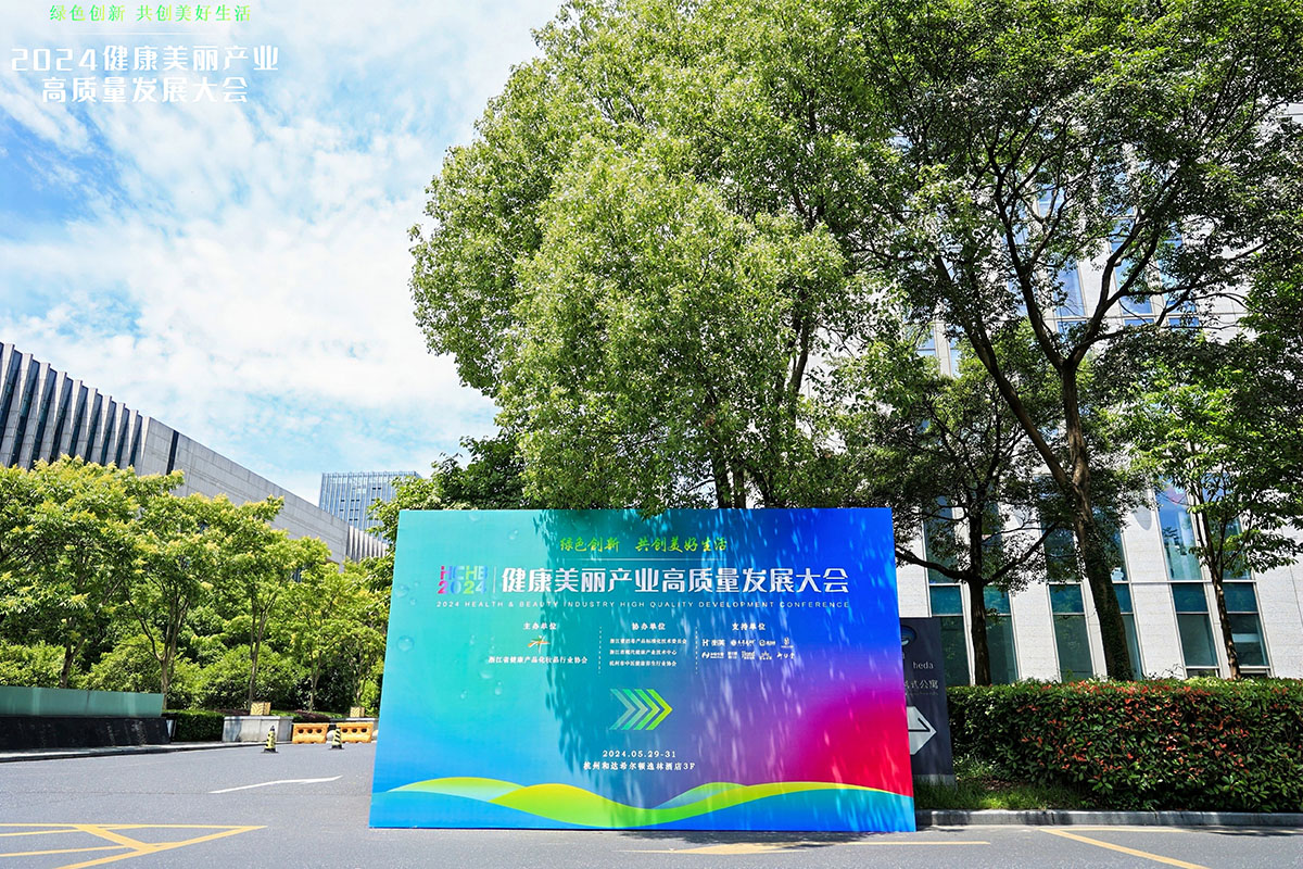 酒店主干道指引噴繪桁架